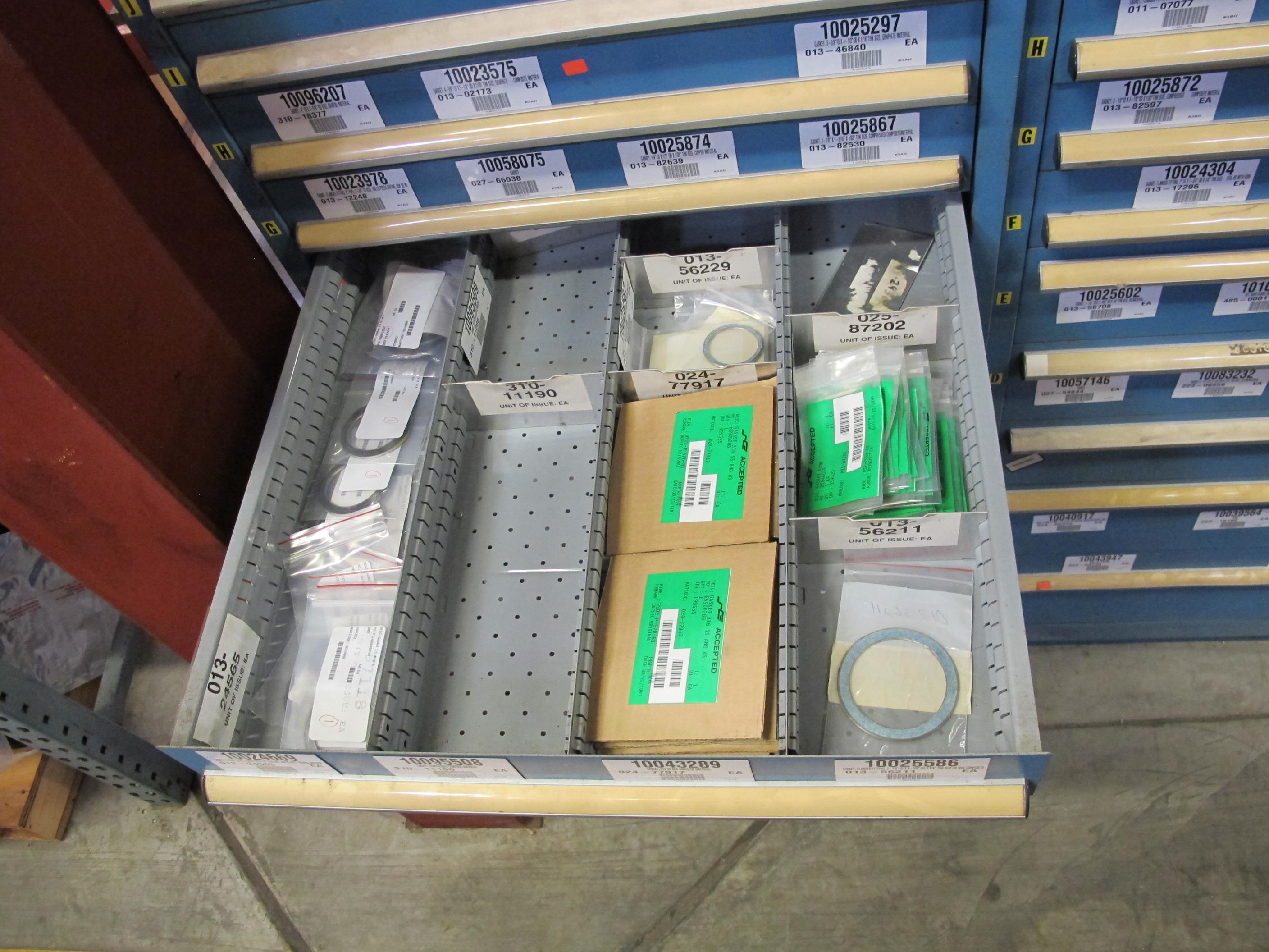 LISTA HEAVY DUTY 10-DRAWER PARTS CABINET W/ CONTENTS (W-50) LOADING & HANDLING FEE $25-